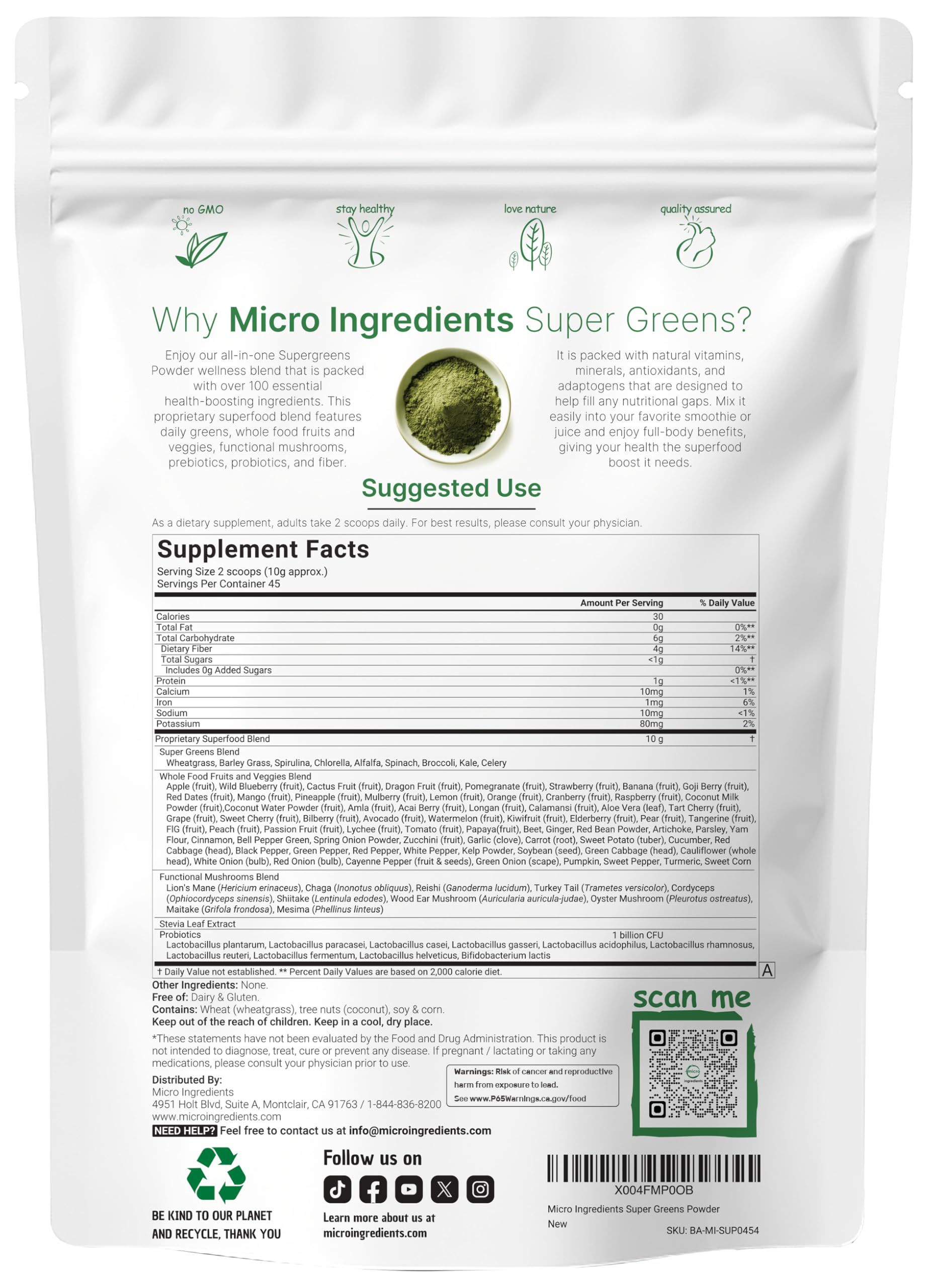 Micro Ingredients Super Greens Powder scoop measuring the perfect serving for smoothies.