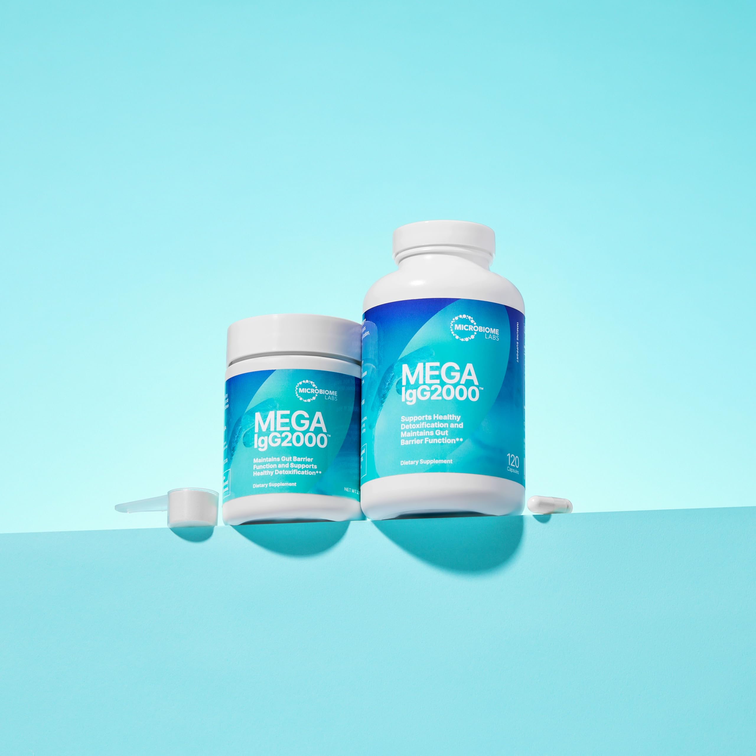 Mega IgG2000 powder dissolving in cold water to mix smoothly.