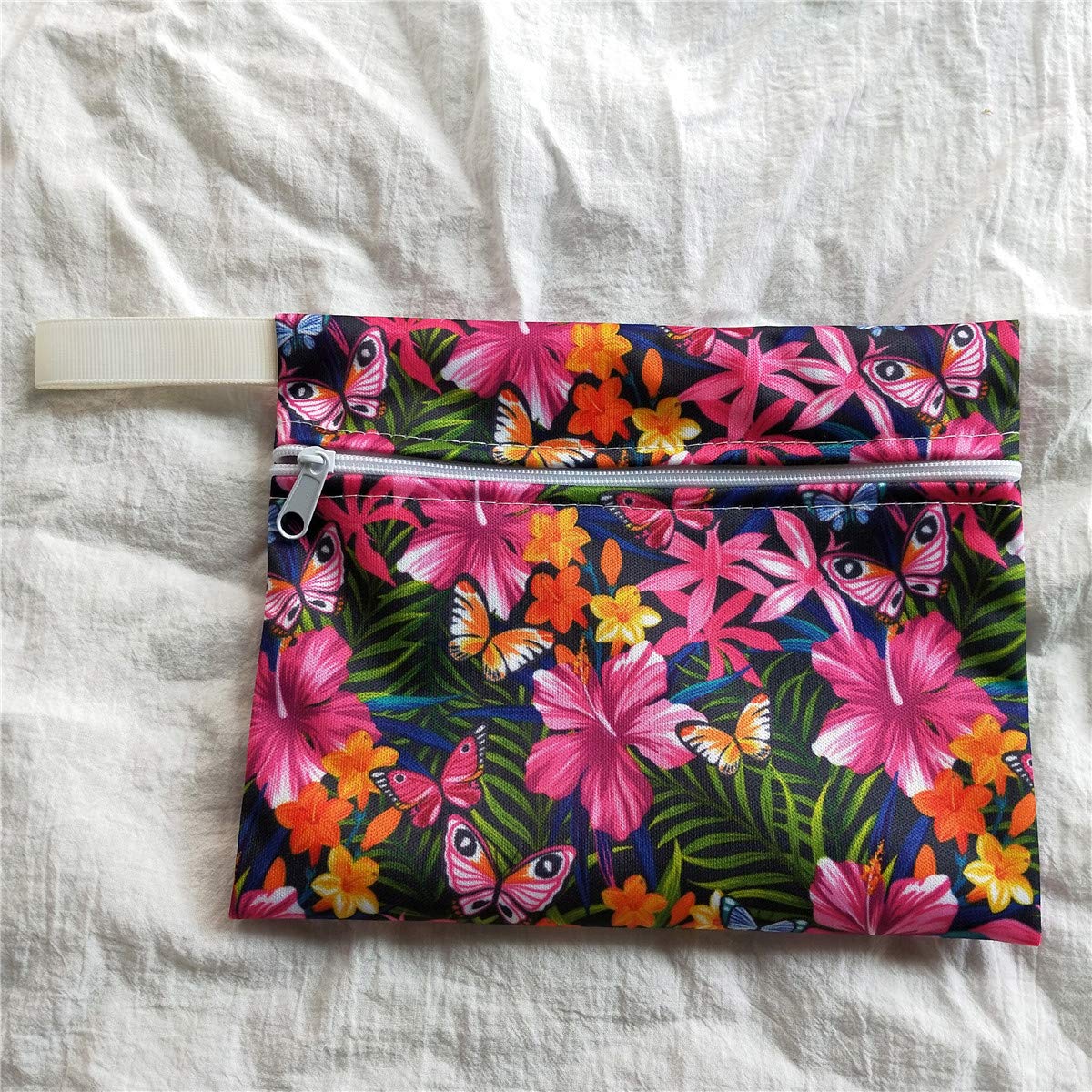 MissC2C mini wet bag keeps pads organized during travel