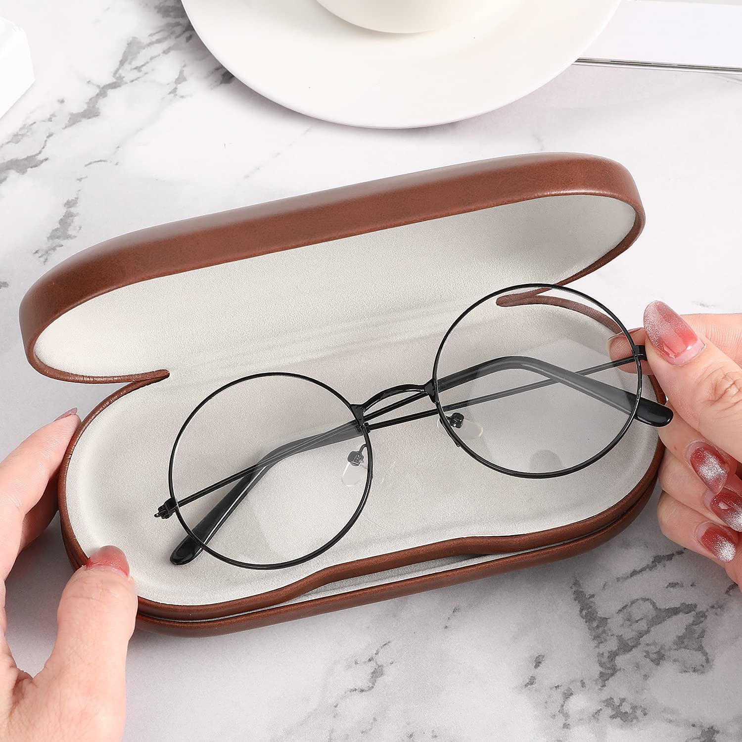 MoKo 2-in-1 design supports glasses and lenses in one unit.