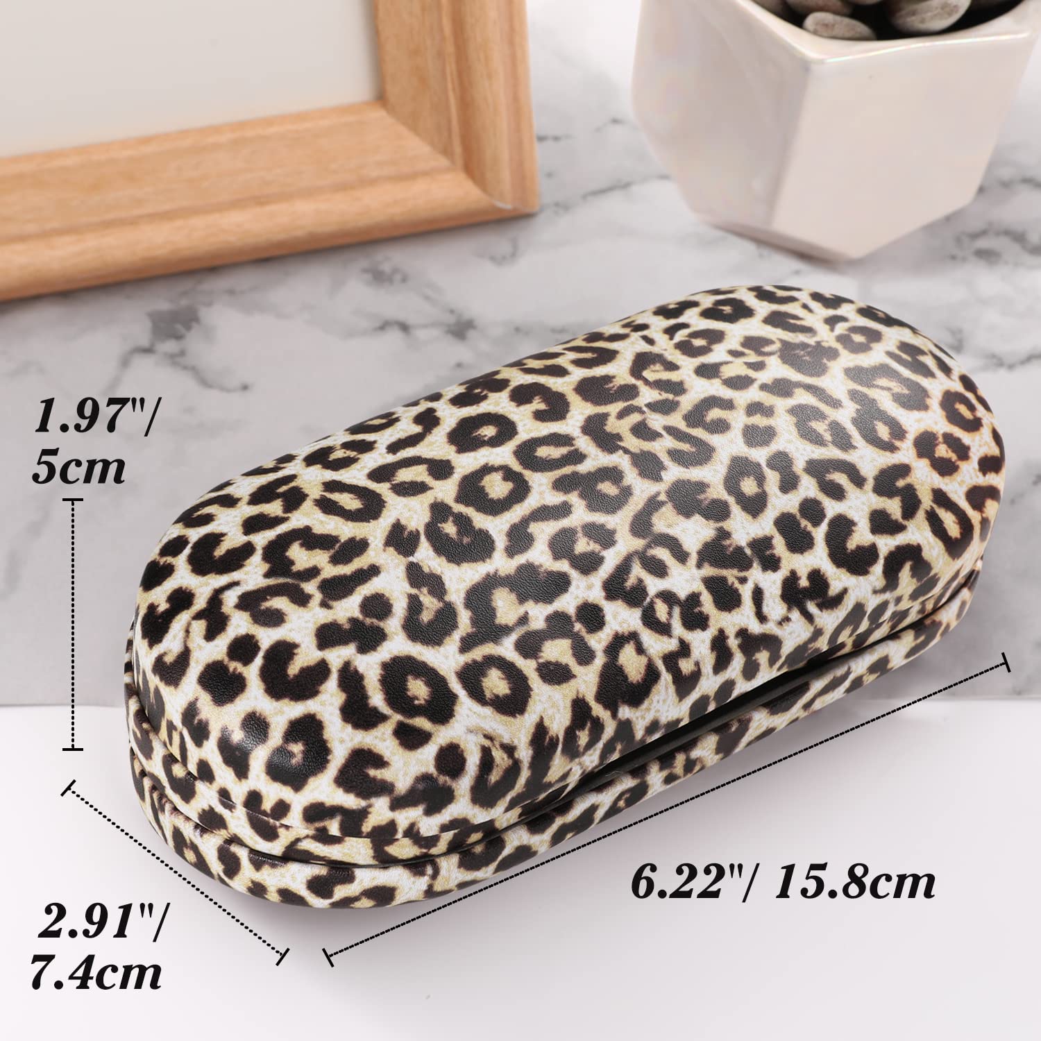 Soft interior lining of MoKo leopard case protecting frames