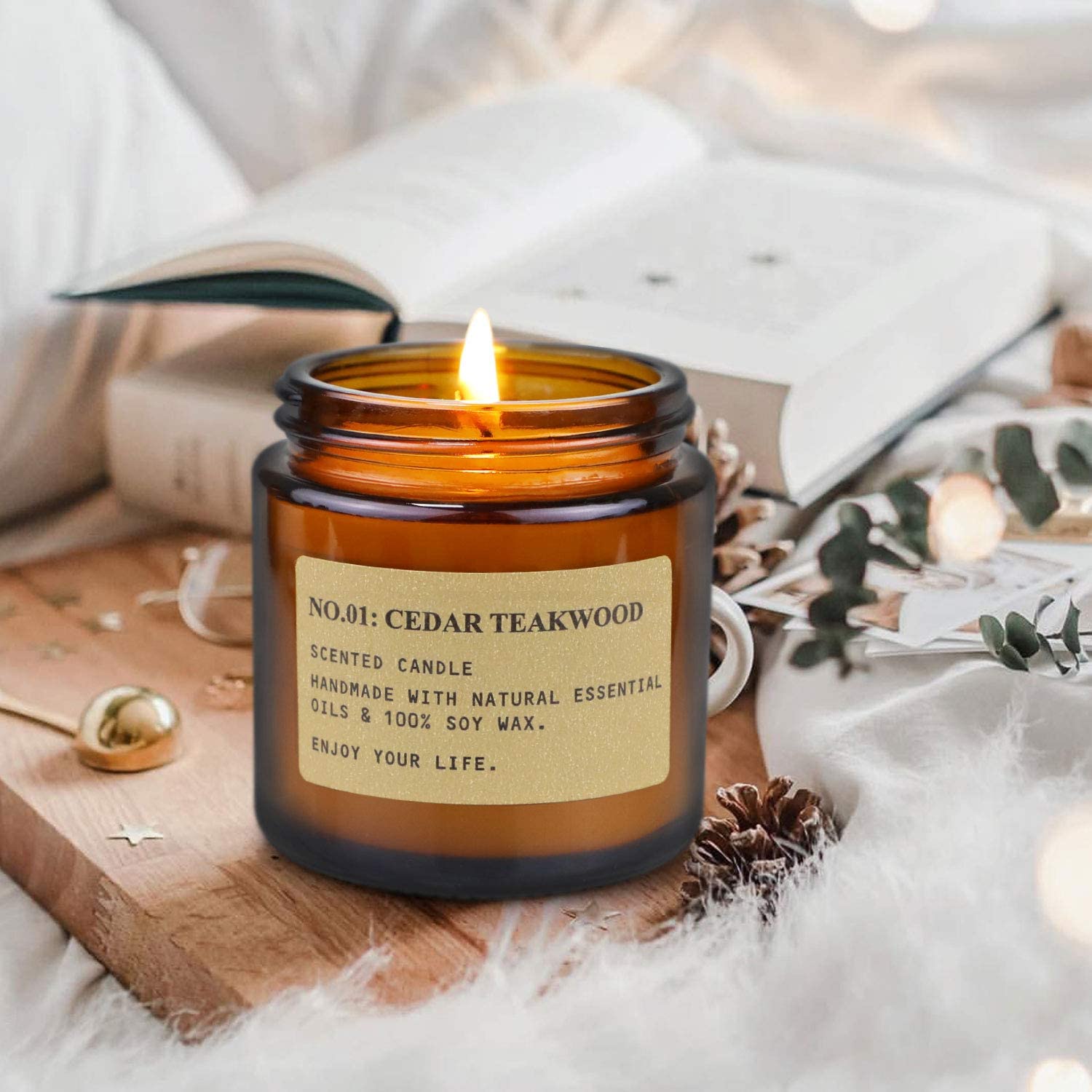 MOULENGGU YFYTRE fresh rose amber jar candle brightens rooms.
