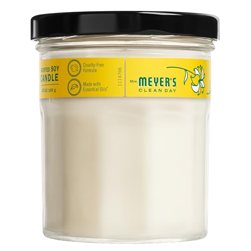 Close-up of honeysuckle scent with floral and fruity notes.
