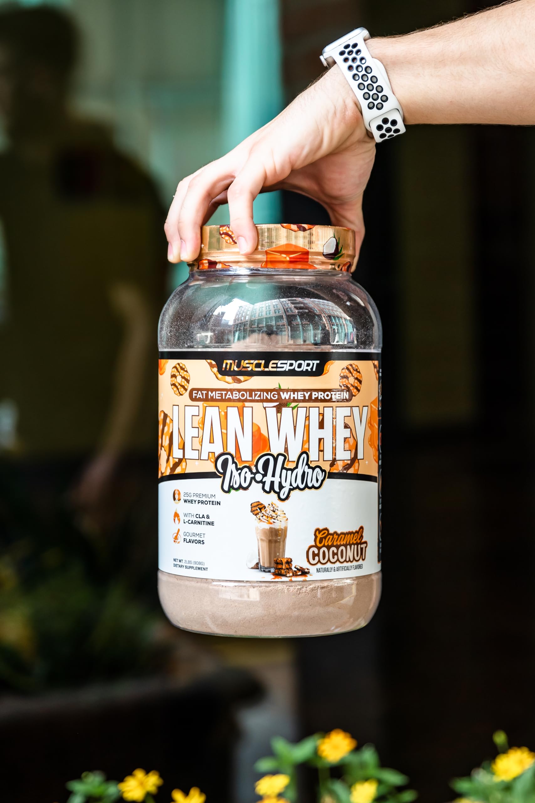 Musclesport Lean Whey Revolution mixer scene demonstrates easy blending.