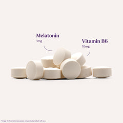 Rutina nocturna con Natrol Melatonina 1 mg, tabletas junto a la cama.