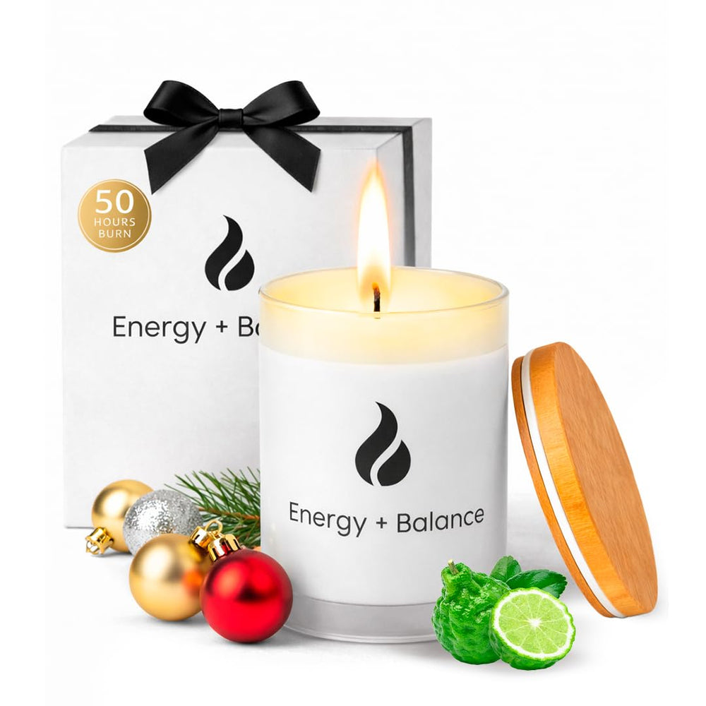 Natur IX cleansing candle with sage and palo santo for energizing ambiance.
