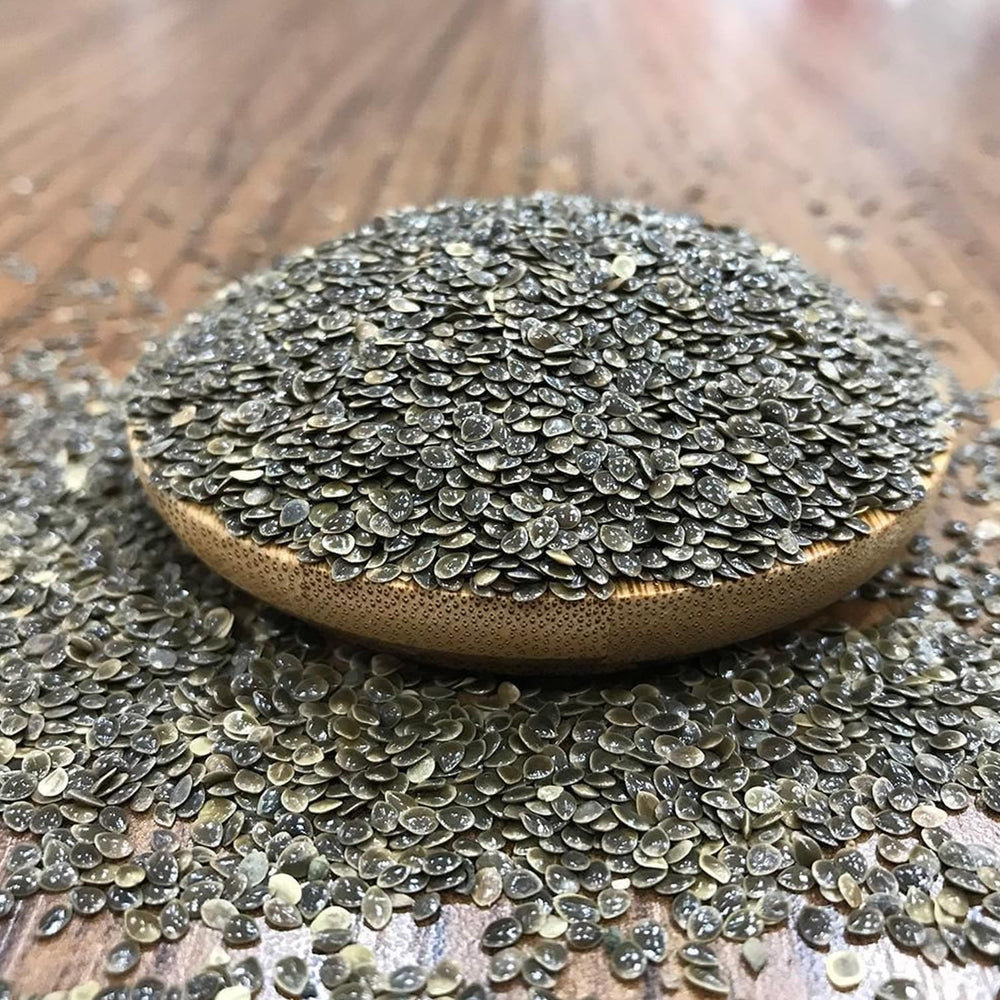 Natural Nettle Seed yogurt-topping presentation for a creamy, nutritious breakfast.