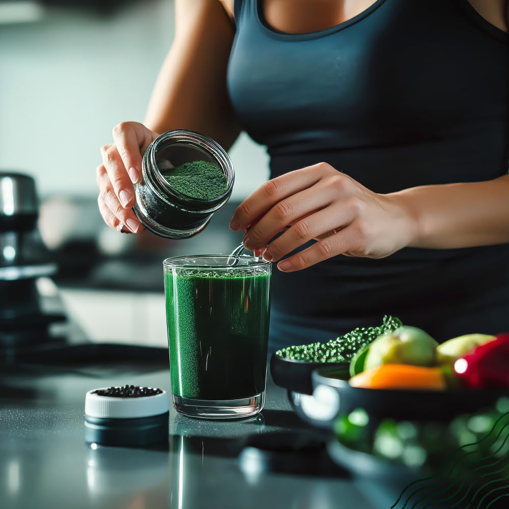 Cold-dried spirulina preserves nutrients and phycocyanin in powder