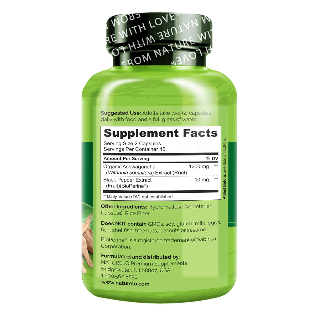 Naturelo Ashwagandha spoon demonstrates easy measurement for usage