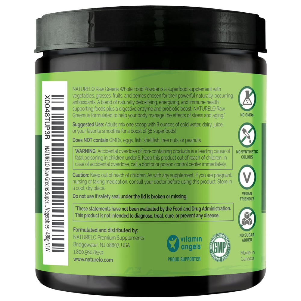 Naturelo Raw Greens scoop beside a ready-to-blend smoothie