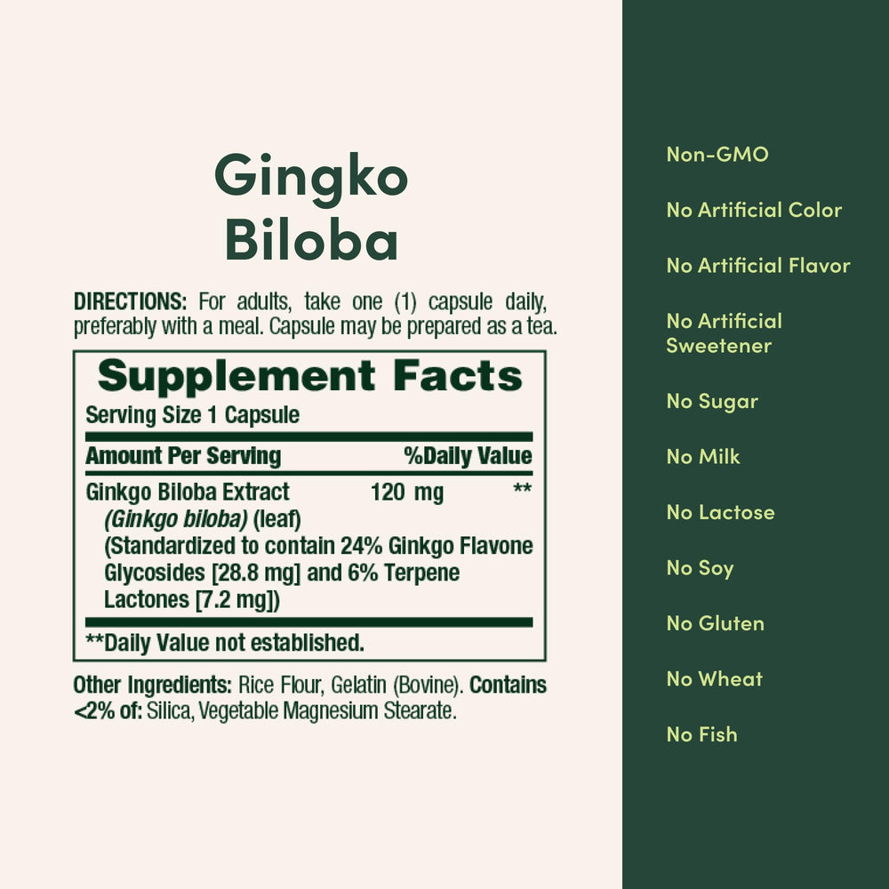 Mano sosteniendo cápsulas Nature's Bounty Ginkgo Biloba para uso diario.