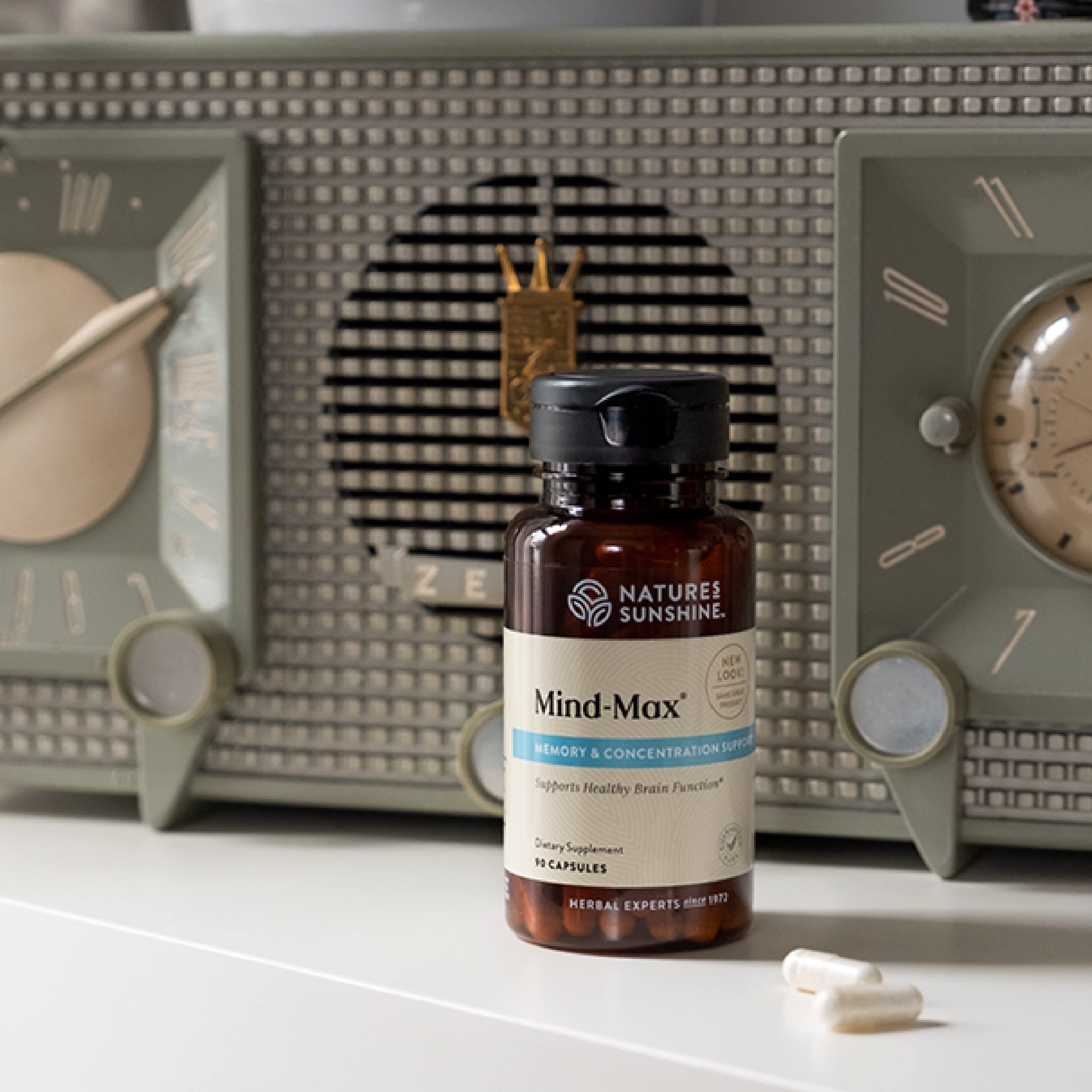 Mind-Max bottle displayed for daytime focus and daily routine.