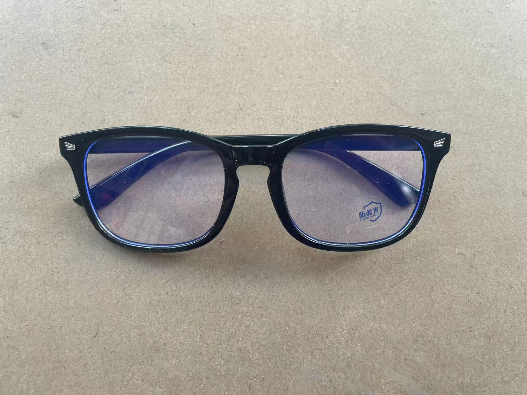 Nelisylux amber-tinted lenses reduce glare and enhance comfort