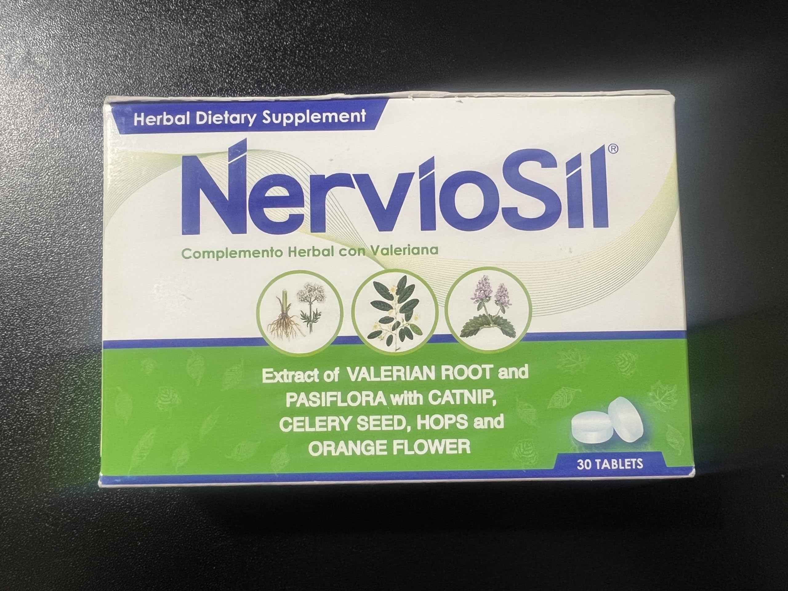 NervioSil capsules closeup showing natural ingredients and precise dosage.
