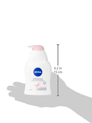 NIVEA Intimo Sensitive wash label close-up shows fragrance-free formula.