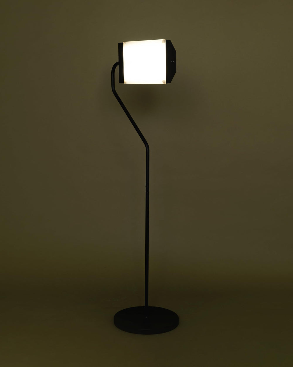 Northern Light Flamingo UV-free diffusion ensures safe, comfortable illumination.