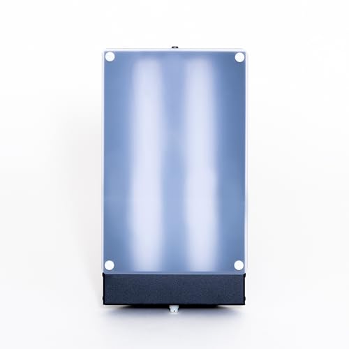 Close-up of Travelite's large light surface for thorough coverage