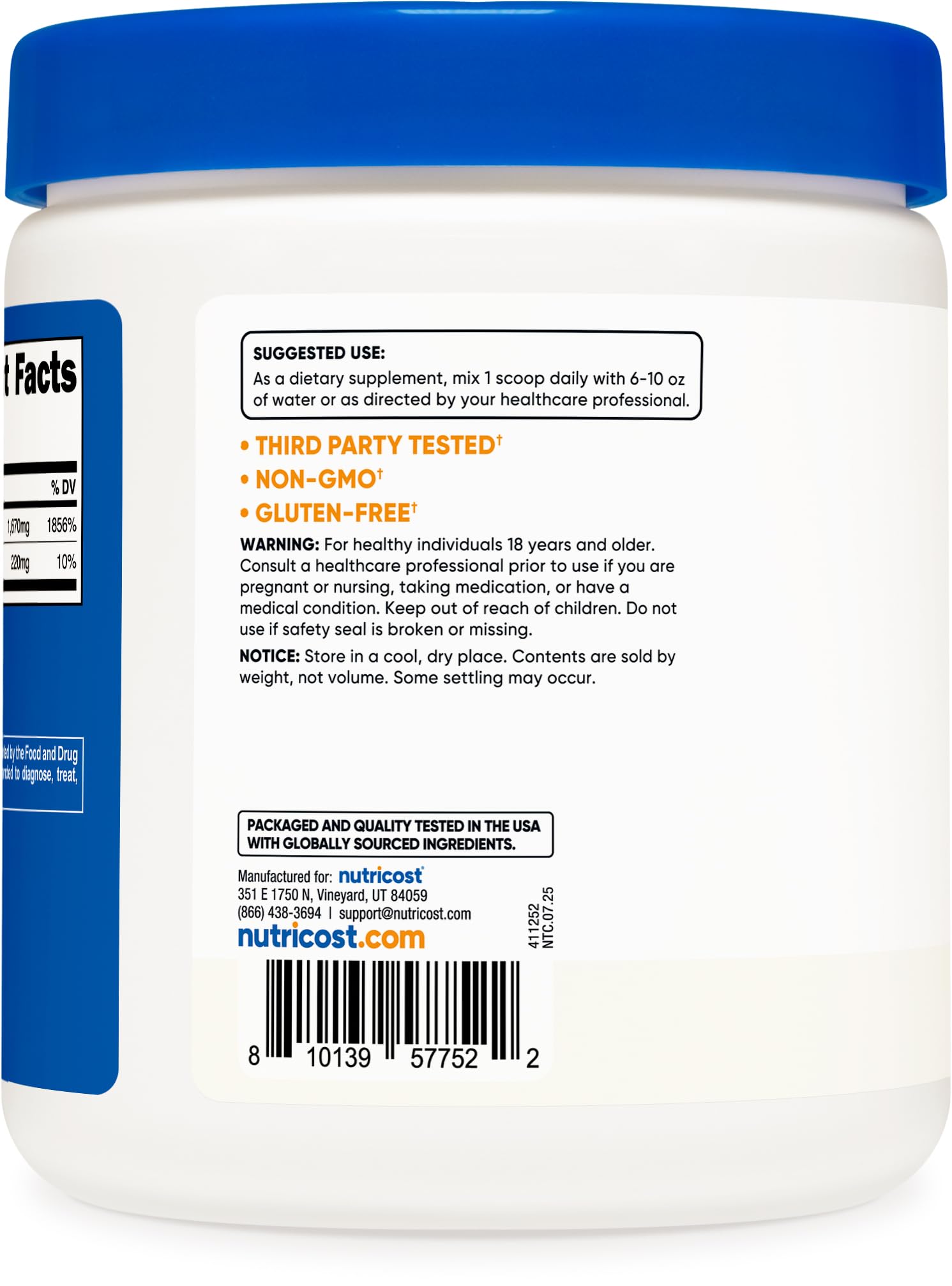 Nutricost Sodium Ascorbate Powder added to a smoothie for easy blending.