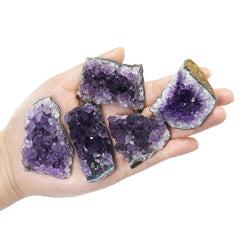 Nvzi amethyst meditation corner setup creates a serene space with natural energy.