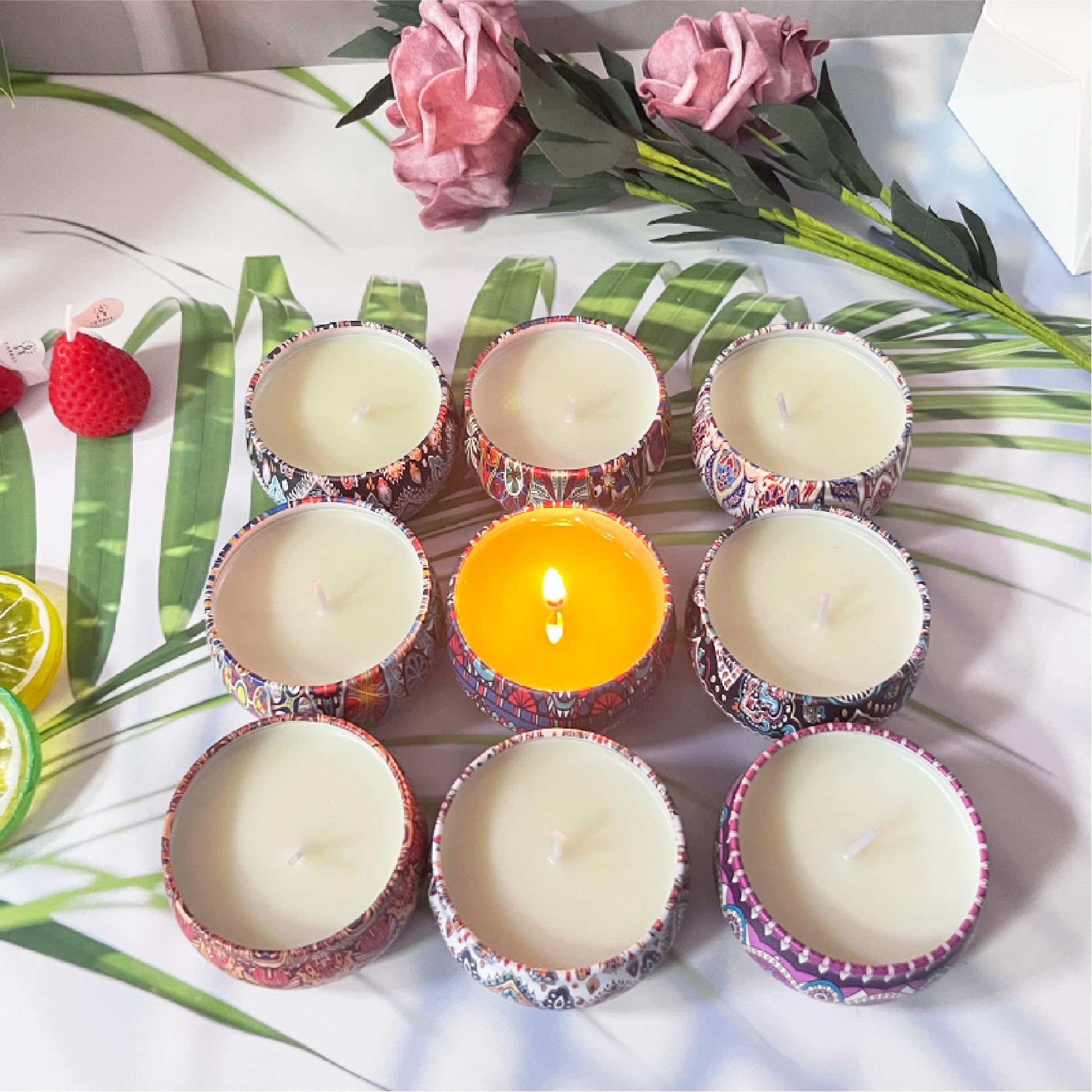 OFUN scented candle Strawberry – fruity aroma adds cheer during gatherings and self-care.