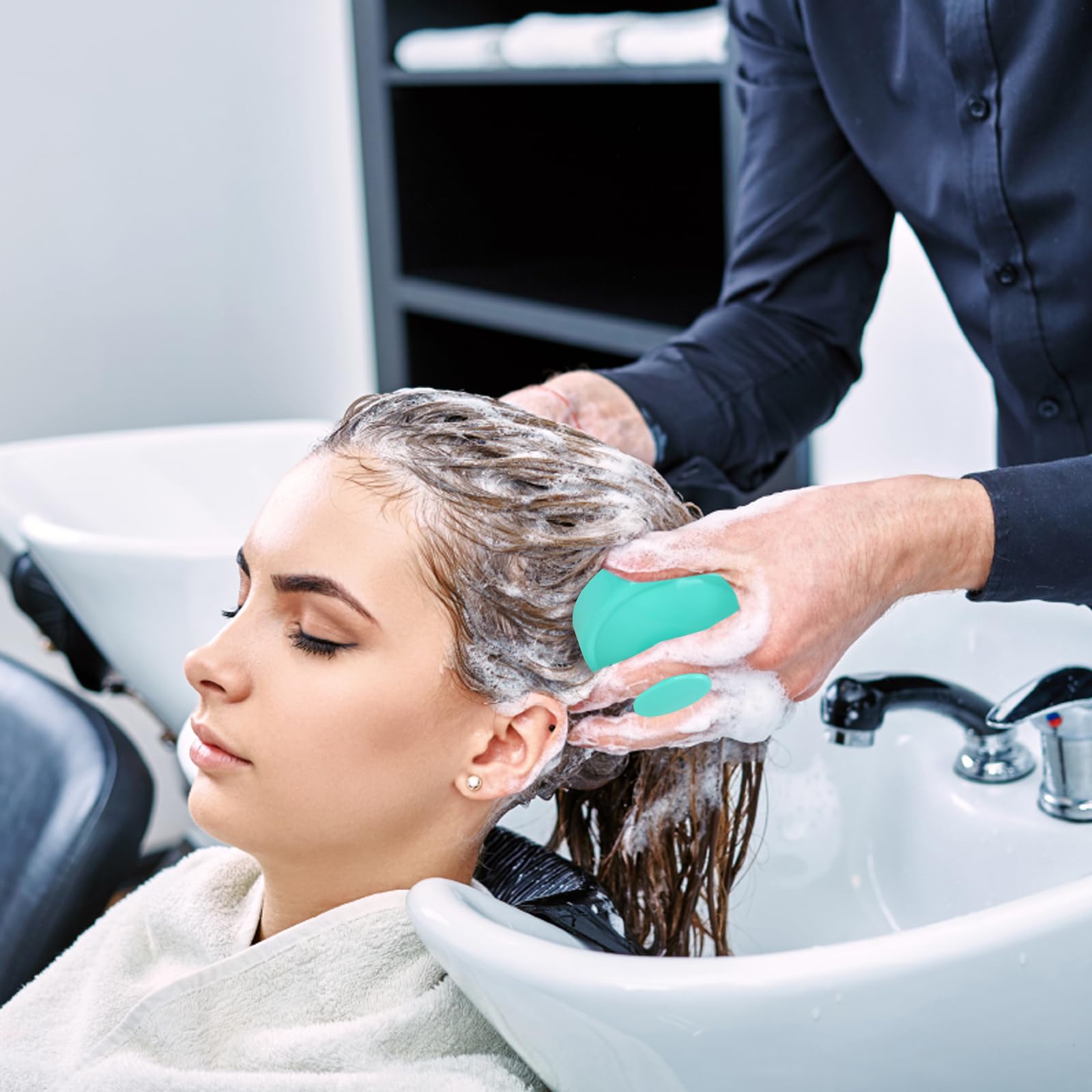 Oligei scalp brush in shower scene for relaxation