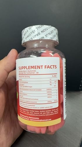 Openovomins Creatine Gummies texture-closeup, chewy strawberry bite for daily chew.