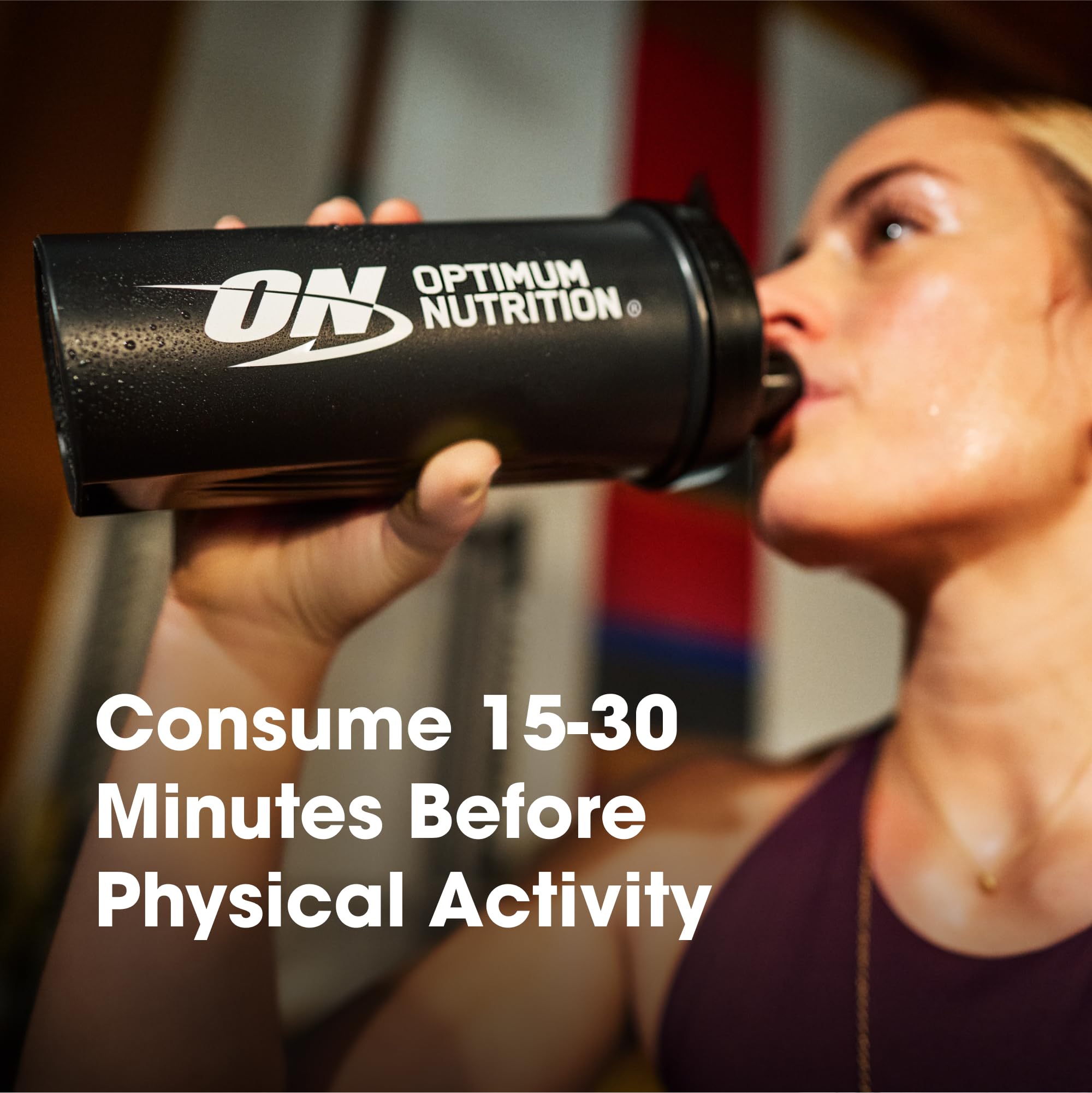 Optimum Nutrition Blueberry Lemonade poured into glass for a refreshing boost