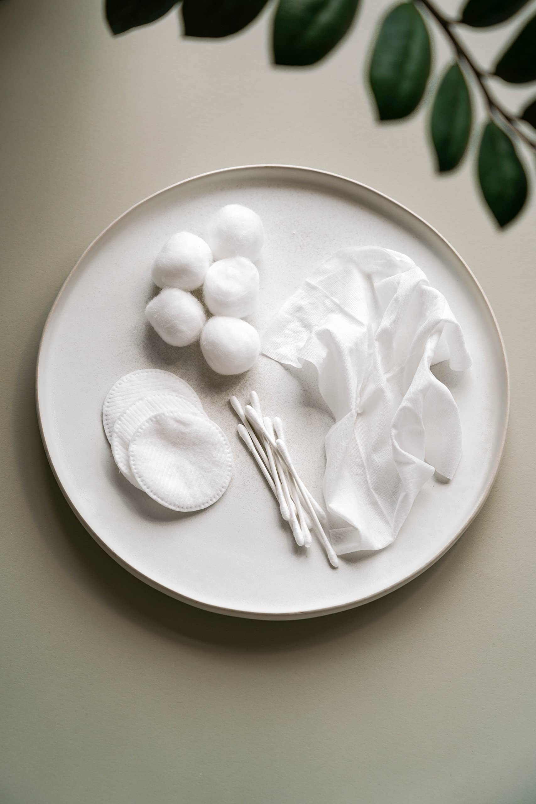 Organyc easy-to-use swabs suit cosmetics, grooming, and cleaning hard-to-reach spots.