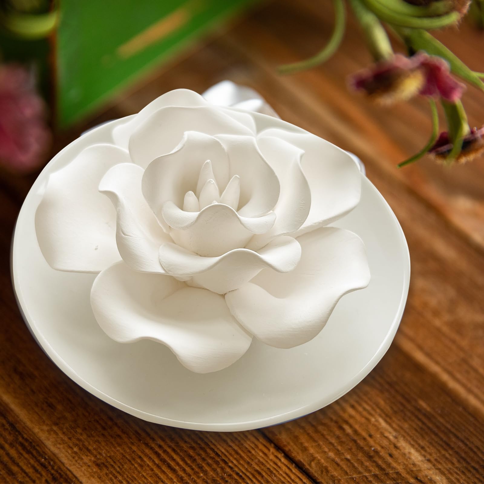 oumeiben impatiens diffuser side view shows the lotus diffusion stone for small spaces.