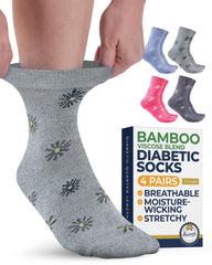 Pembrook ankle socks flowers gray – soft, moisture-wicking comfort for daily wear.