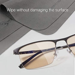 PERFECTSIGHT smartphone screen cloth removes fingerprints safely.