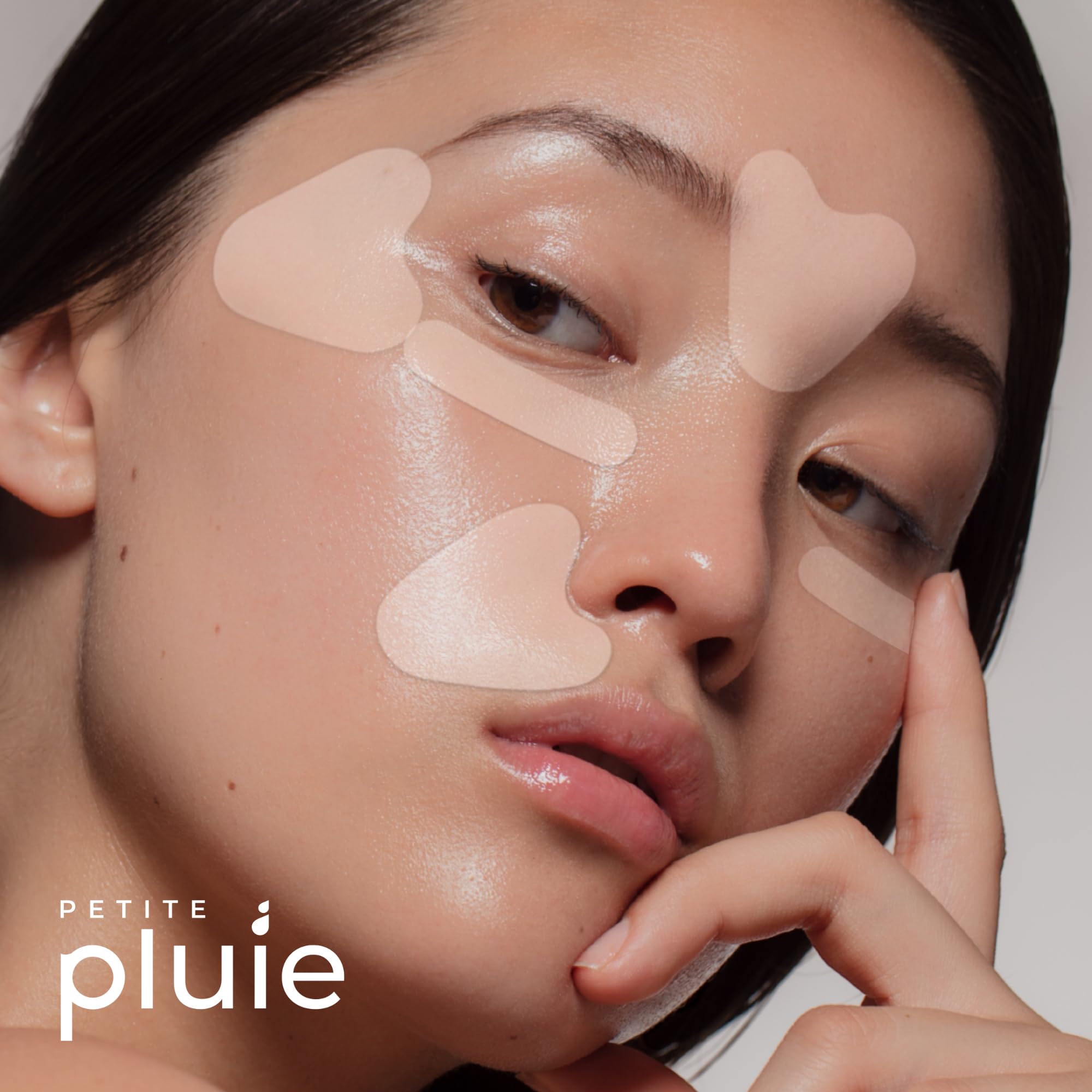 PETITE PLUIE patches with vegan collagen enhance elasticity and smoothness.