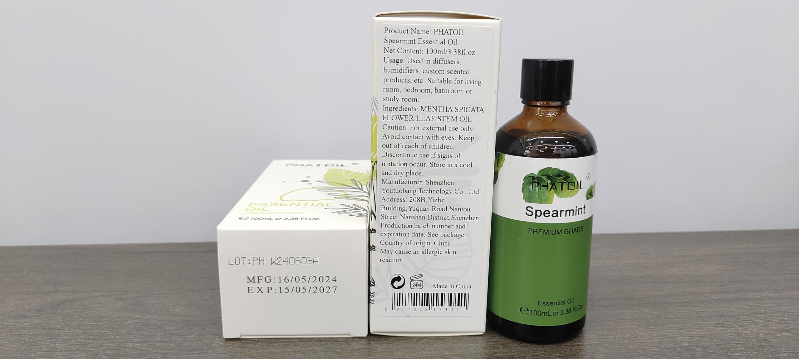 Close-up of PHATOIL Spearmint label and dropper for precise measurement