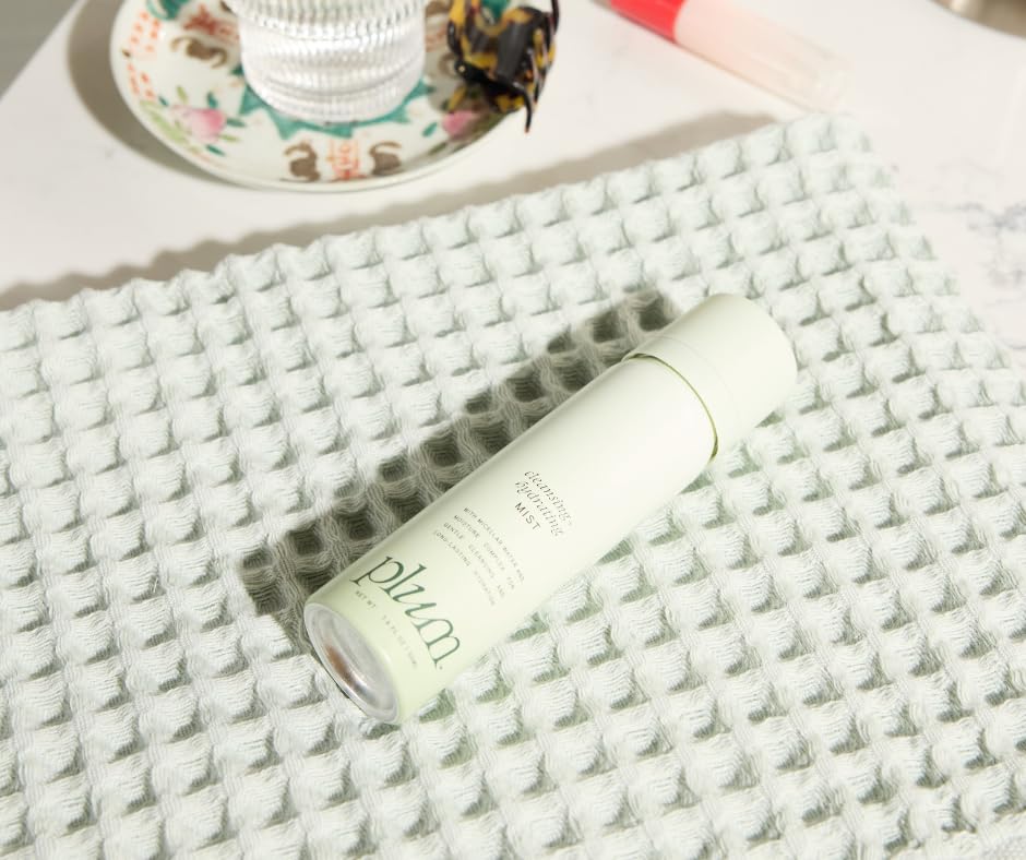 Close-up bottle label highlights clean ingredients and pH-balanced formula for sensitive skin.