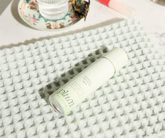 Close-up bottle label highlights clean ingredients and pH-balanced formula for sensitive skin.