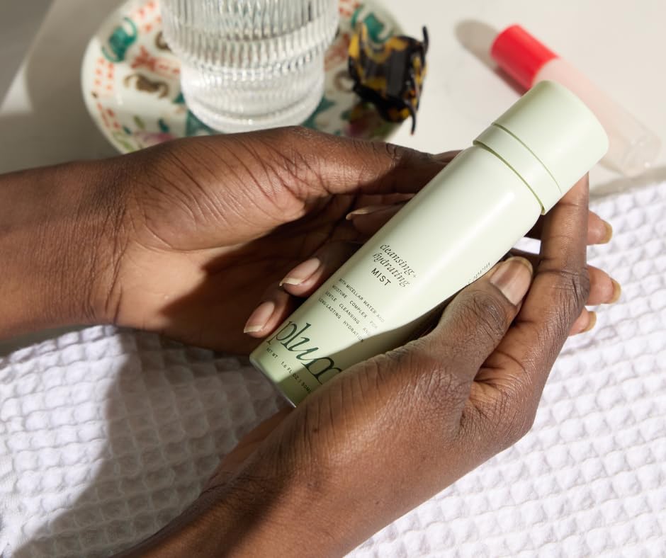 Hyaluronic acid support for lasting hydration and comfortable daily wear.