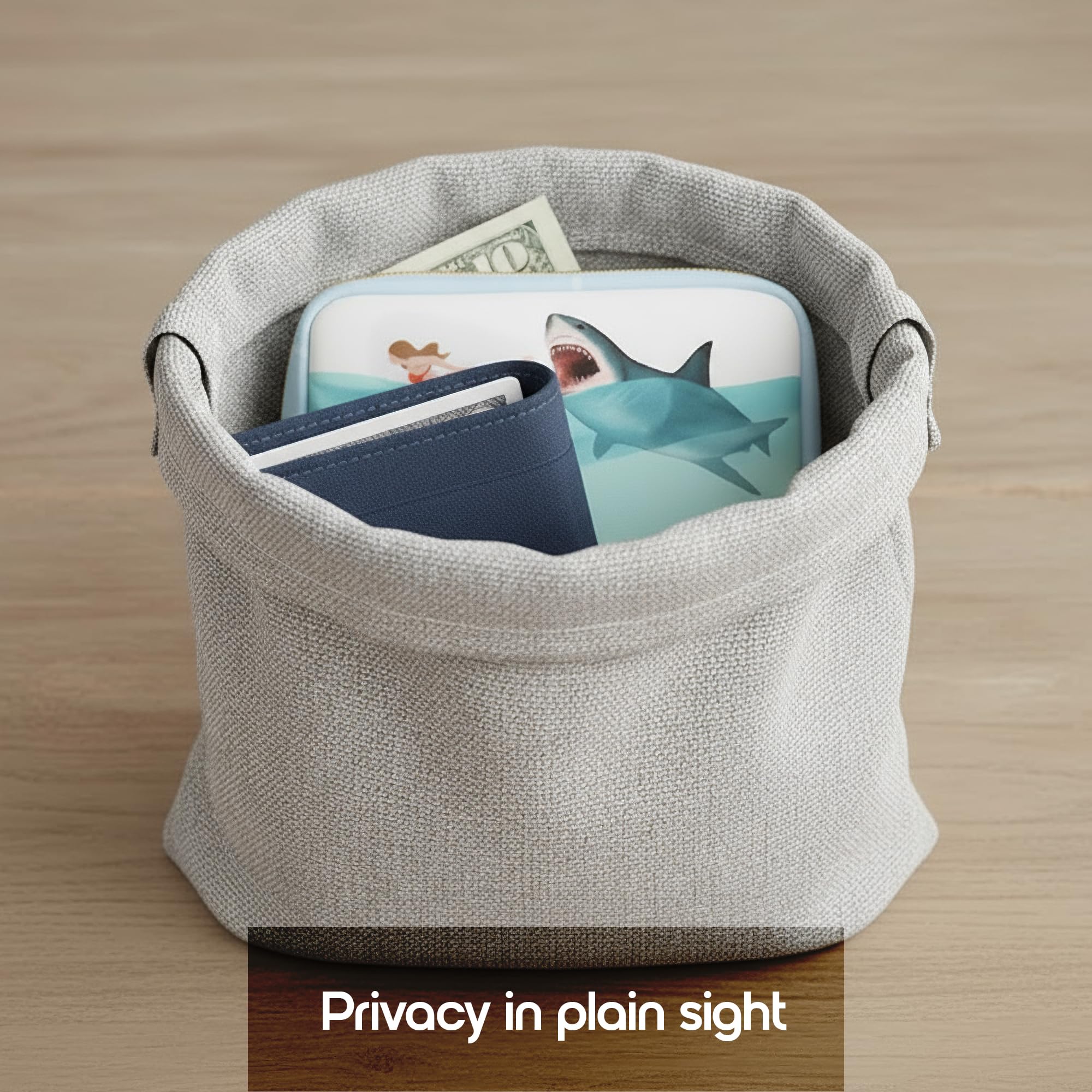 Primo Lines compact pouch is travel-ready for school, work trips, or gym sessions
