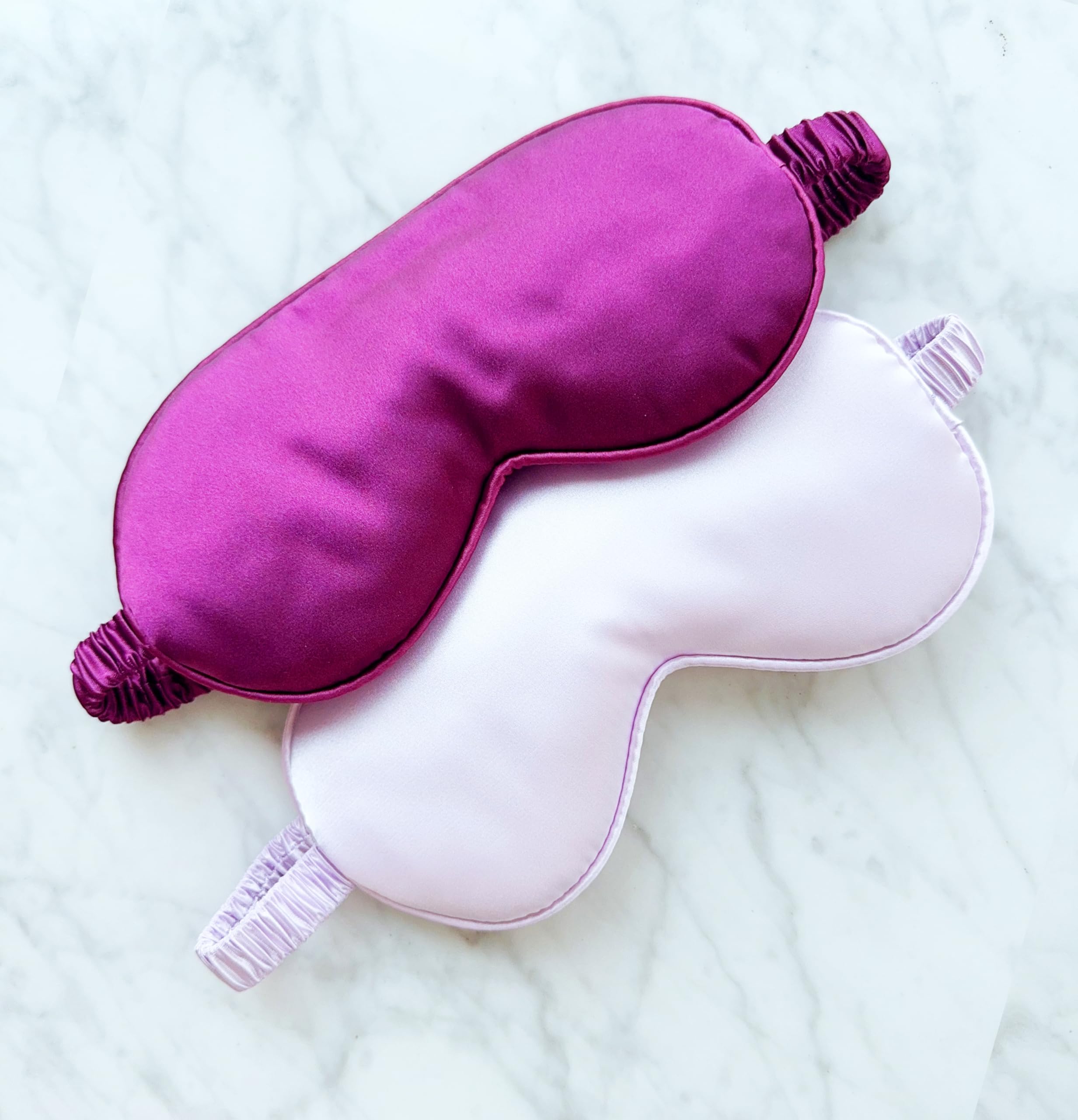 QSYW double-sided silk eye mask offers premium feel during use.