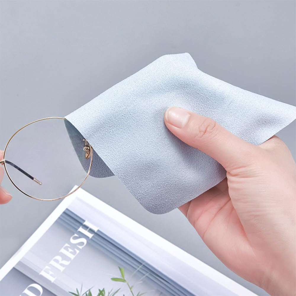Qujianwei double-sided eyeglass cloth close-up—versatile, scratch-free lens care.