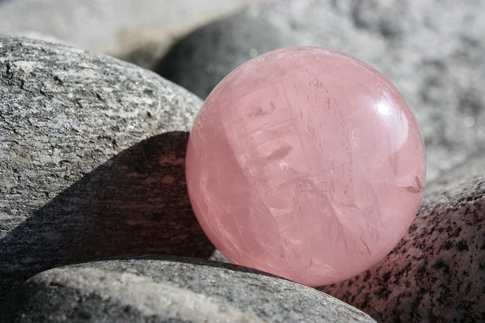 RCSTONE hand therapy with pink rose quartz Baoding balls for finger strength.