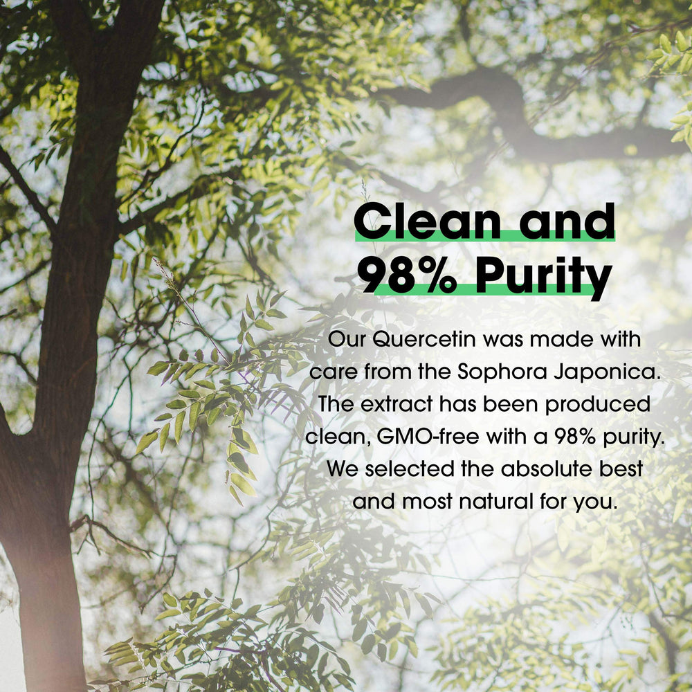 Samsara Herbs Quercetin powder dissolving in a cold beverage for easy blending.