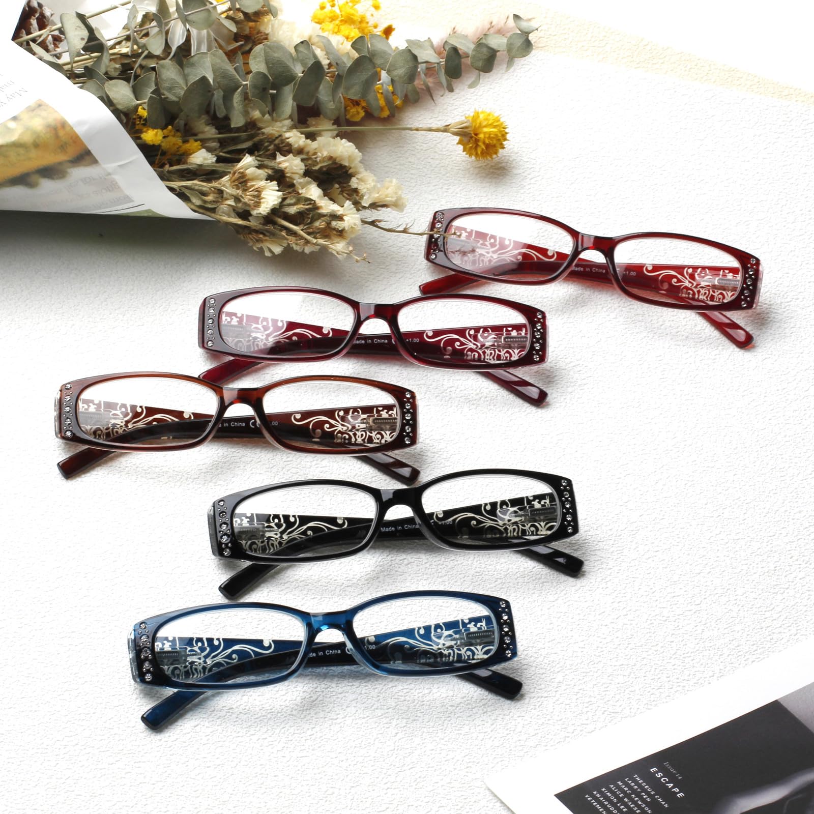 SIGVAN 5-pack includes protective pouches for convenient storage of reading glasses.