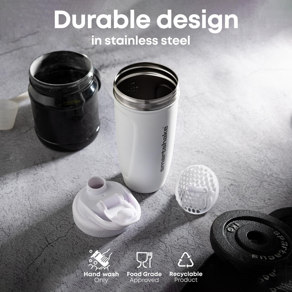 Smartshake Reforce wide opening for easy filling and cleaning after workouts.