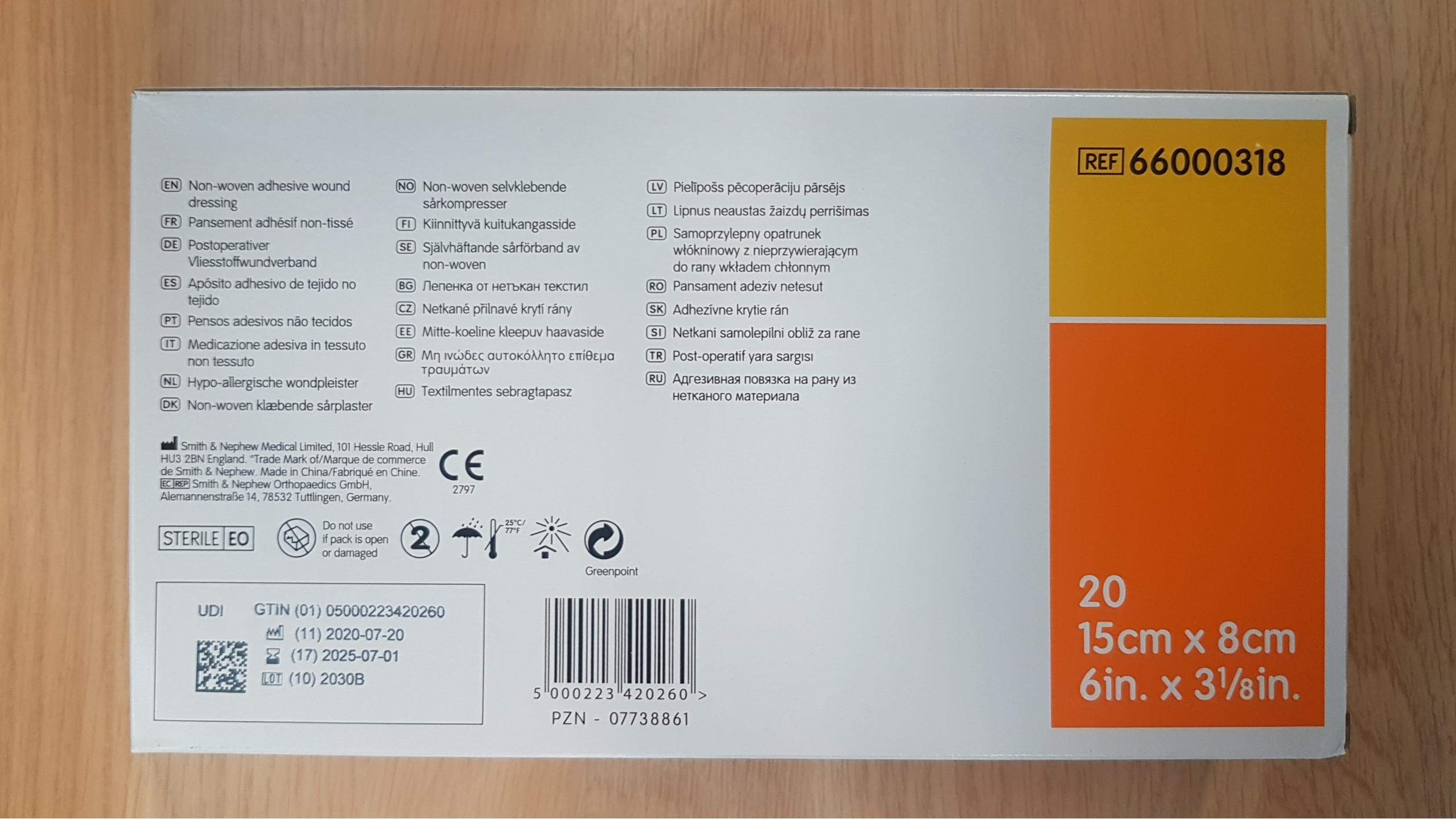 Close-up of adhesive border on Smith & Nephew Primapore for secure placement.