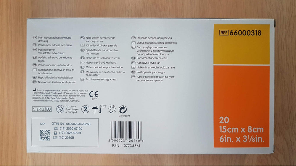 Close-up of adhesive border on Smith & Nephew Primapore for secure placement.