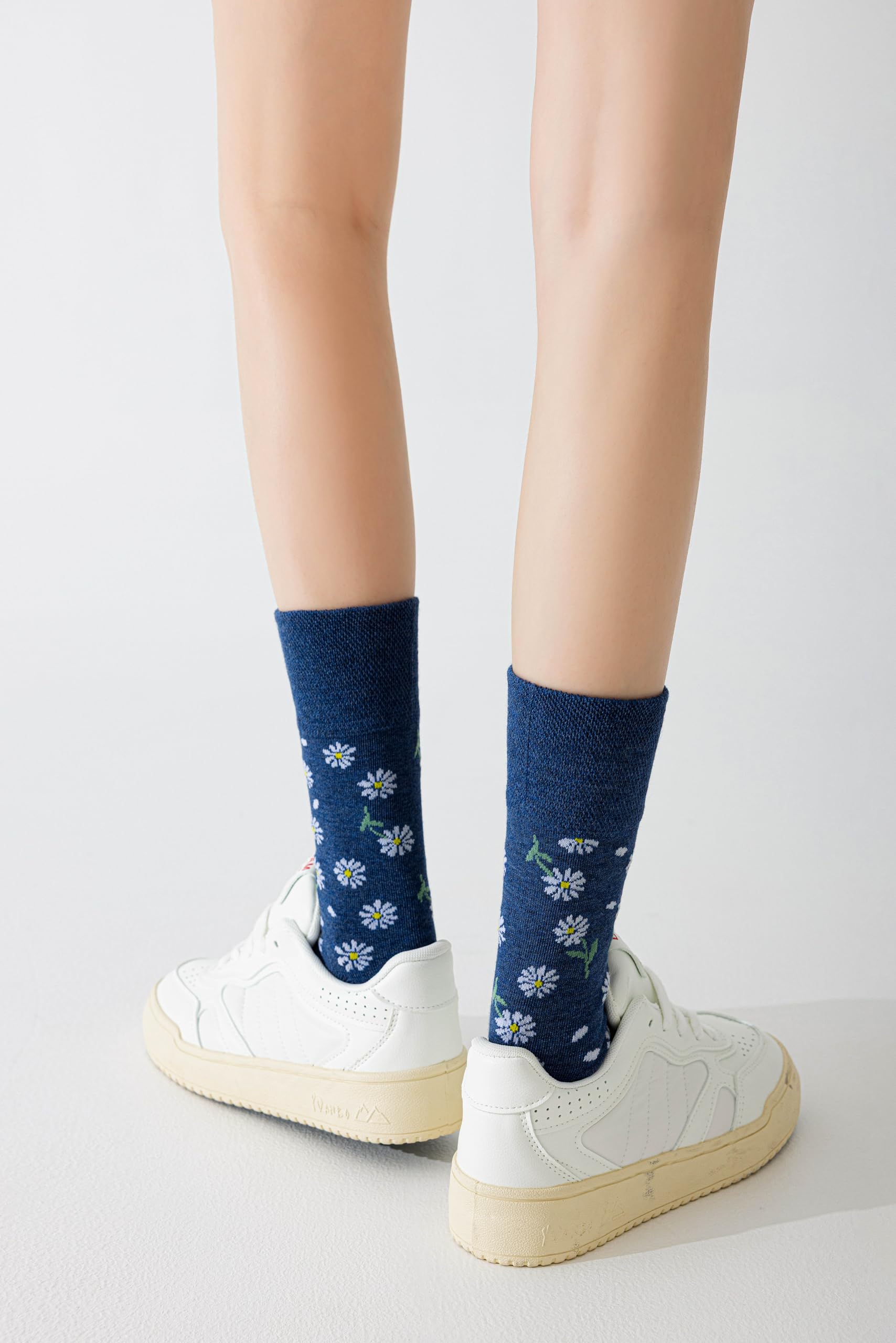 Sockswift bamboo fiber closeup emphasizing breathability.