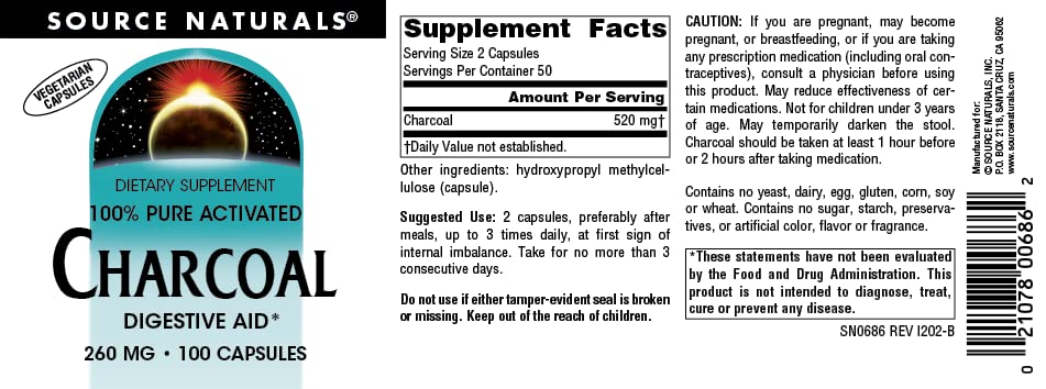 Source Naturals cápsulas en manos, fáciles de tragar para apoyo digestivo.