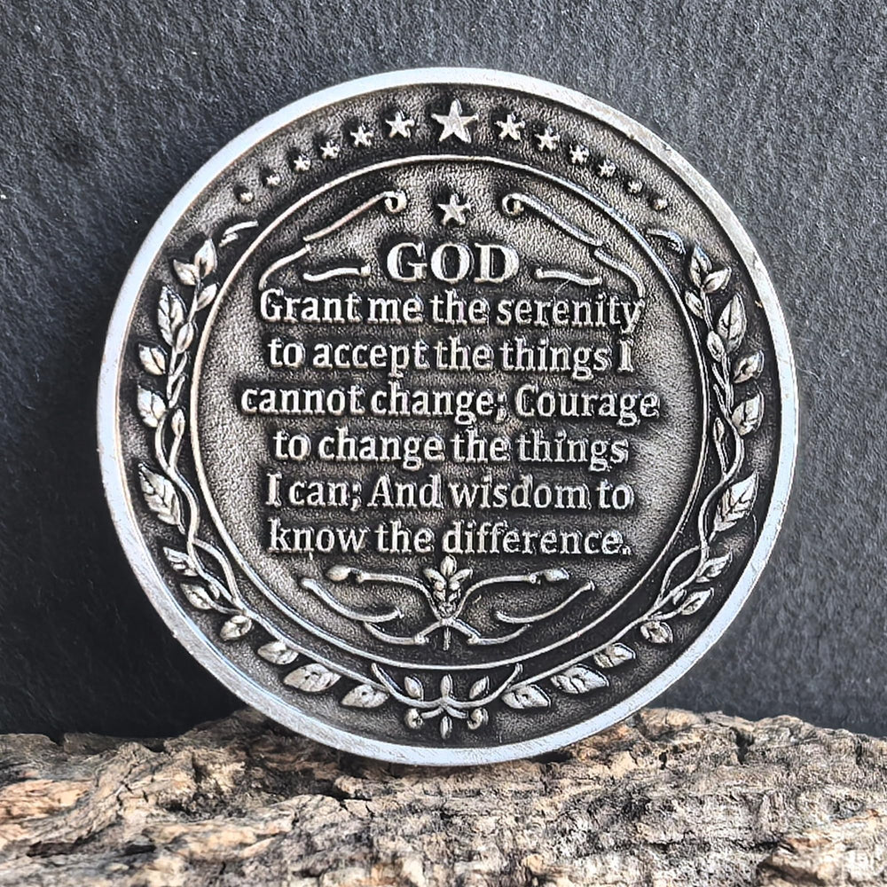 Strugglejewelry protective case clear around sobriety coin for safe storage.