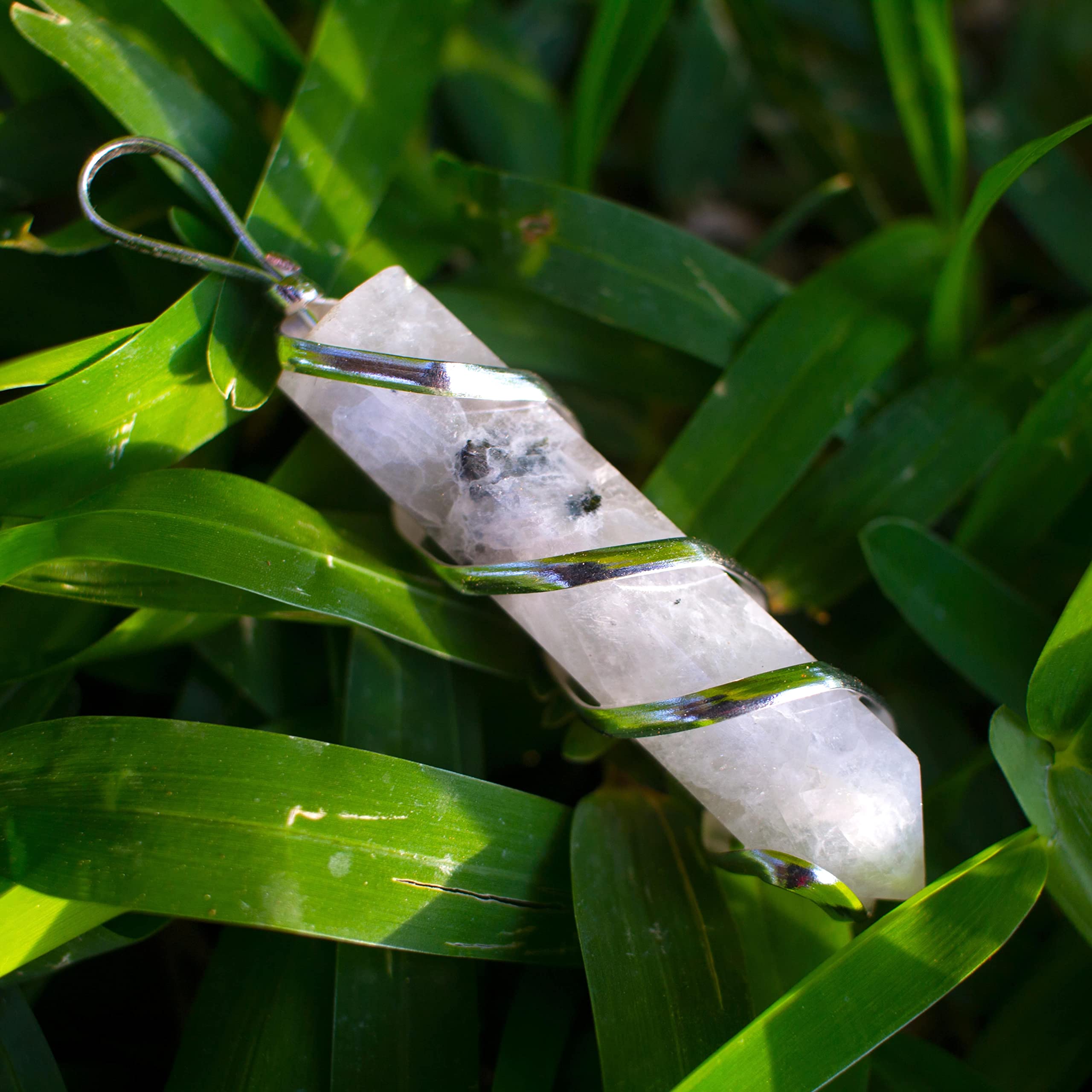 Sugandha Wellness Rainbow Moonstone travellers-stone pendant with iridescent shimmer for exploration.