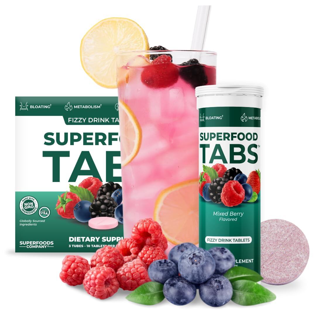 Daily-use scene with a glass of Superfood Tabs detox drink beside a reminder